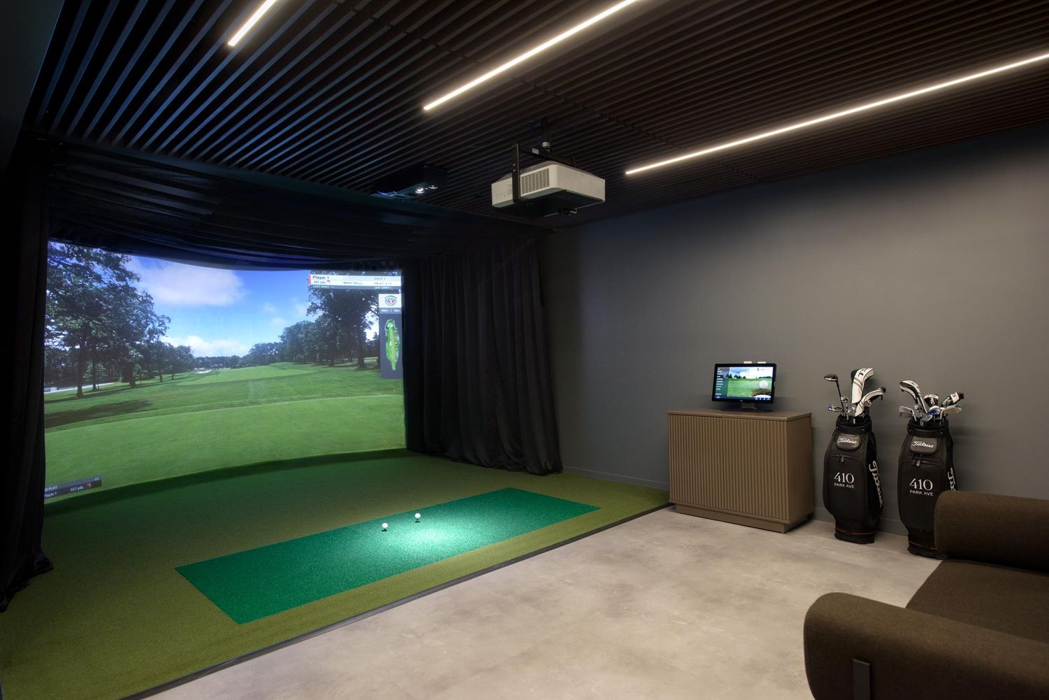 410 Park Avenue’s indoor golf simulator